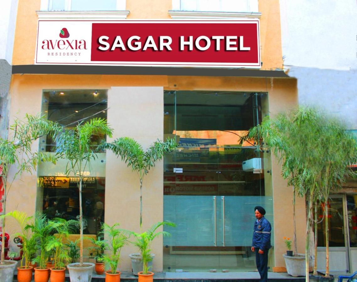 Sagar Hotel Just 5 Min From Golden Temple Amritszár Kültér fotó