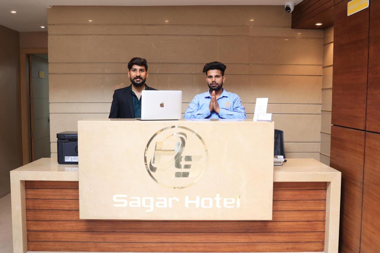 Sagar Hotel Just 5 Min From Golden Temple Amritszár Kültér fotó