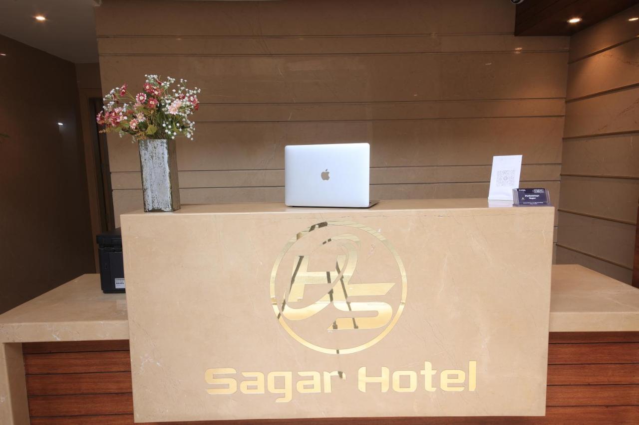 Sagar Hotel Just 5 Min From Golden Temple Amritszár Kültér fotó